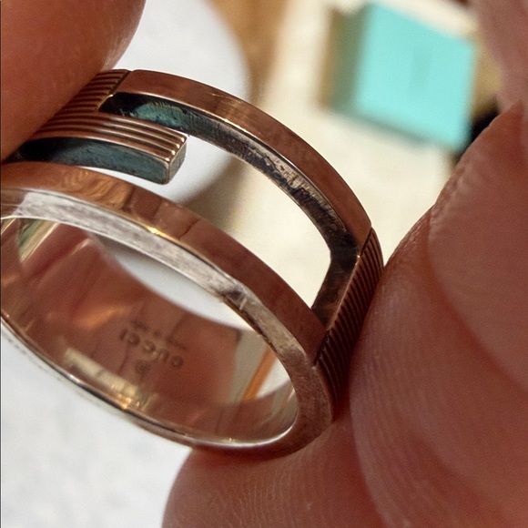 Gucci stunning luxury silver ring. dust pouch, Box and ribbon included - Picture 6 of 8